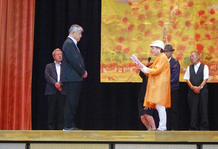 高梨小へ150周年記念寄附贈呈